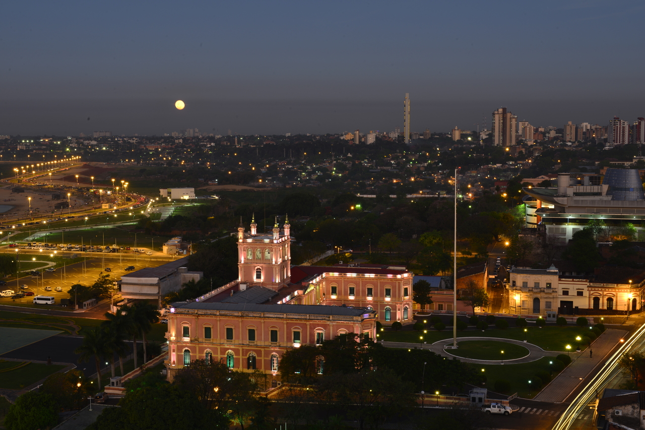 Asunción Nocturna