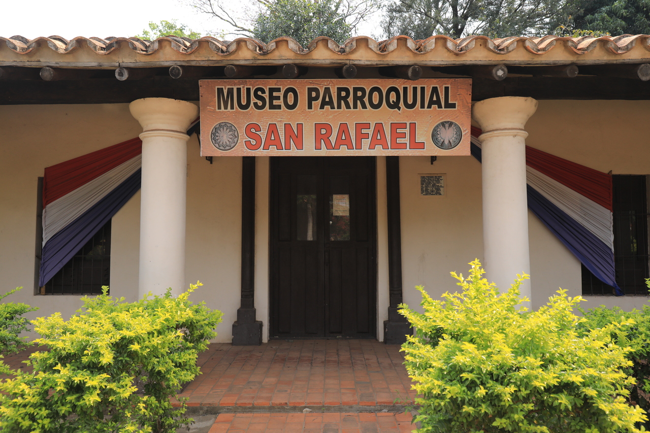 Museo Parroquial San Rafael y Museo Comunitario del Ñanduti
